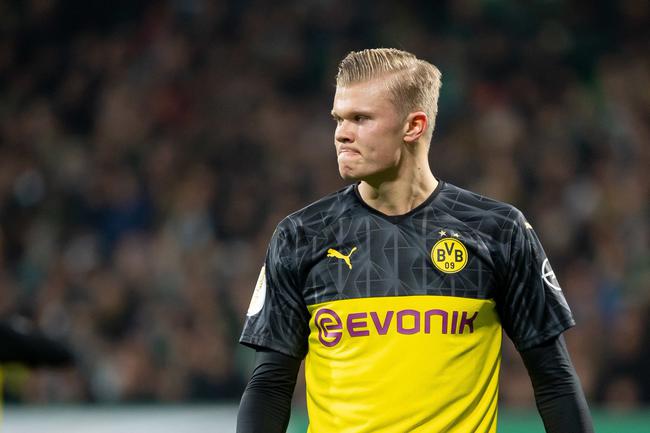 拜仁莱万梅开二度战胜门兴