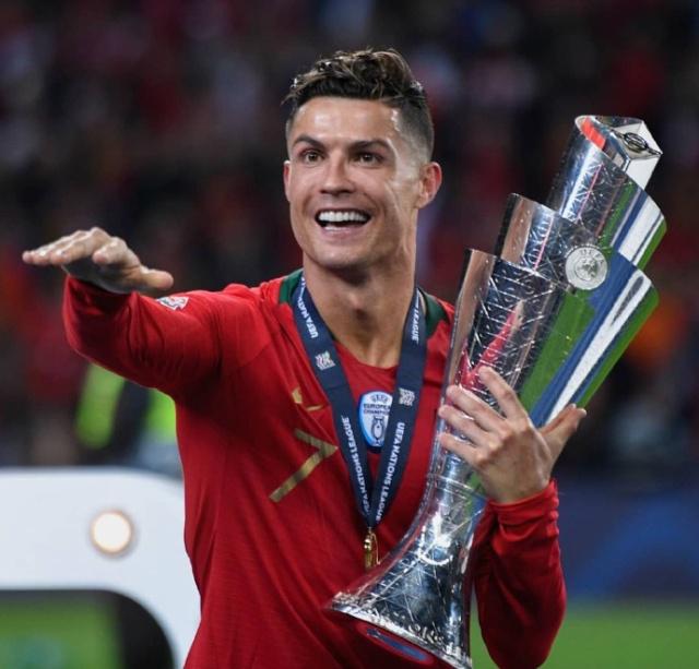 韩媒：热刺小将梁民革疑似因护照问题未能随队返回英国